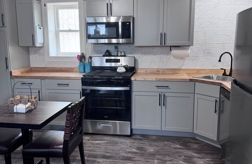 Manville Cottage | Charming single family Cottage, pet friendly w fenced in yard,