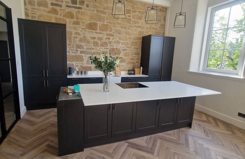 Lasswade Apartment | Charming & Spacious 3-Bedroom Retreat in Edinburgh | Fast WiFi & Cozy Comforts