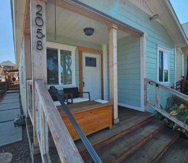 Logan Heights House | Charming Spacious Family Friendly Steps From Downtown Gated Parking Conventions,Petco Park,Rady Shell, Gaslamp, Beaches, Zoo,Balboa Park
