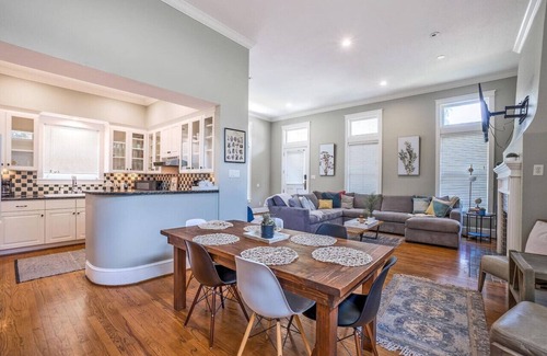 Uptown House | Charming State Thomas Home - Big Groups Welcome!