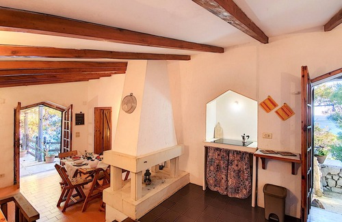 Castro Marina Cottage | Charming stone trullo with sea access (house F)