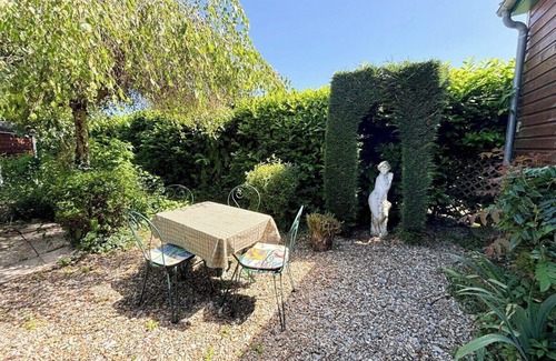 Auguaise Condo | Charming studette*calm*terrace*parking*.