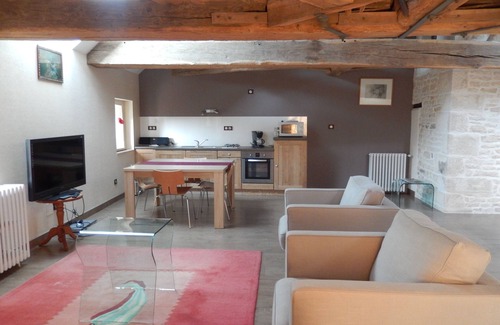 Arc-en-Barrois Apartment | Charming studio