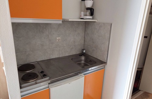 La Petite Motte Apartment | Charming Studio in Quiet Area with Garden, Near Beach, Sleeps 5