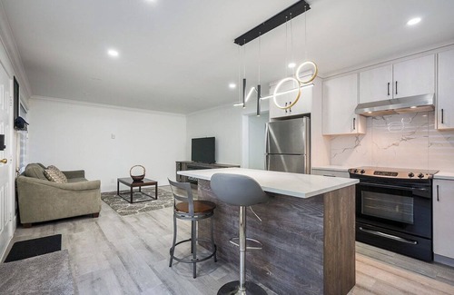 Surrey Newton Apartment | Charming studio in wonderful Surrey with AC