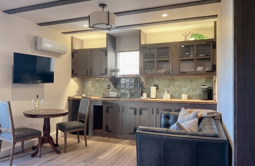 Sonoma Apartment | Charming Studio Suite Located Just Steps From Historic Sonoma Plaza