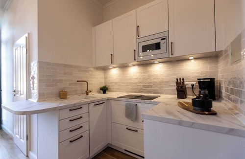 Heidelberg City Centre Apartment | Charming studio with AC, balcony and view of the Castle - Walk to Everything.