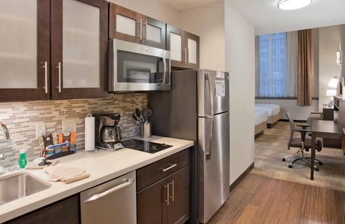 Downtown Baltimore Hotel | Charming Suite Perfect for Family Adventures Near USS Constellation