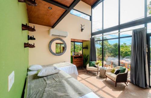 Lagartero House | Charming Tiny House with Jacuzzi & Fire Pit