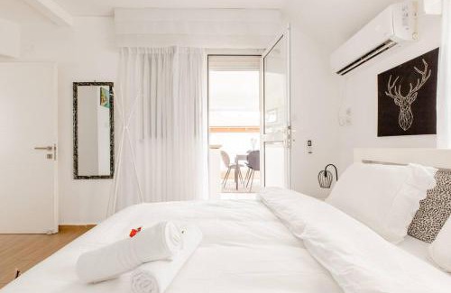 Rishon LeTsiyon House | Charming Unit with Pool and Great Amenities