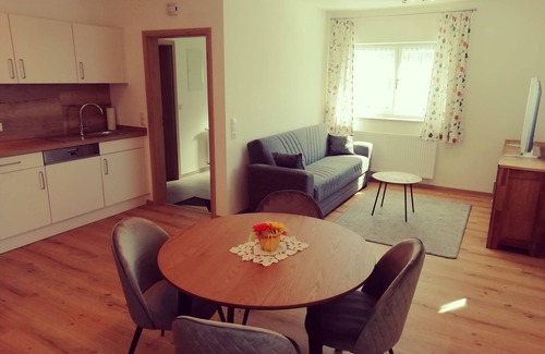 Grattersdorf Apartment | Charming vacation apartment (48m2) with a view of the countryside