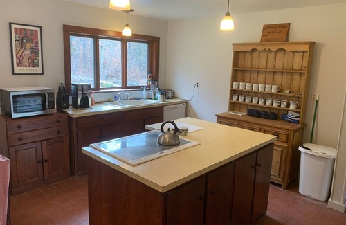Arlington House | Charming Vermont Retreat with Mountain Views and Ski Proximity. Pet-Friendly!