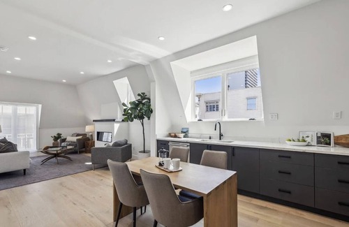 Pacific Heights Condo | Charming Victorian Penthouse in Pacific Heights