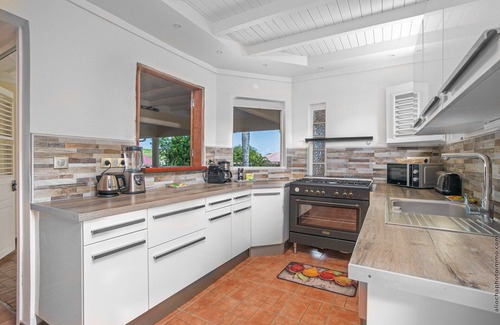 Sainte-Anne House | Charming villa, swimming pool and wooded garden, on the beach road