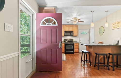 Mineral Cabin | Charming Water Access Cottage in Gated Community at Lake Anna