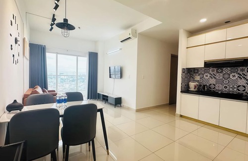 District 10 Condo | Charmington La Pointe - Central Suites D