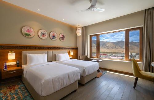 Leh Hotel | Charmwood Hotel