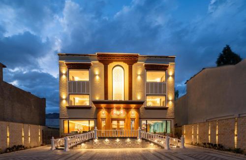 Leh Hotel | Charmwood Hotel