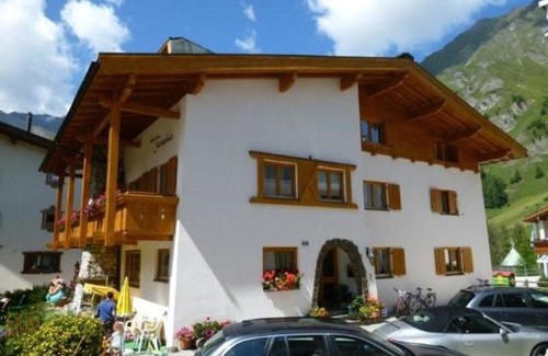 Ravaisch Apartment | Chasa Seraina