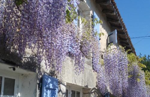 Genouille Bed & Breakfast | Chat Noir Gite et Chambre D'Hotes