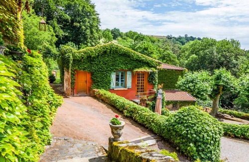 Lurcieux House | Château de Charfetain, near Lyon in the heart of nature