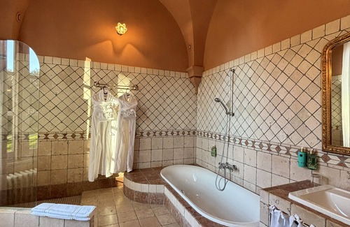 Pezenas Bed & Breakfast | Chateau de Roquelune