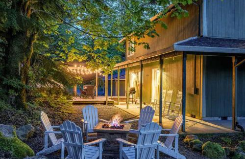 Welches House | Chateau Relaxeau Game Room Hot Tub Fire Pit
