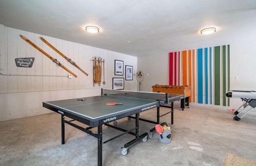 Welches House | Chateau Relaxeau Game Room Hot Tub Fire Pit