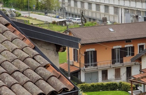 Comero House | CHATEAU ROSE' FAR 2 KMS FROM LAKE MAGGIORE OF INTRA