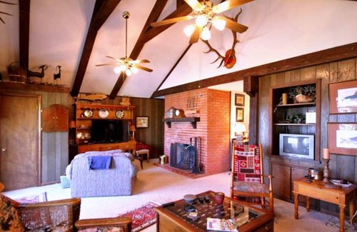 Negreet House | Chateau Rouge-3 BR / 2 1/2 Baths*Sleeps 10*Lakefront House is great for a group