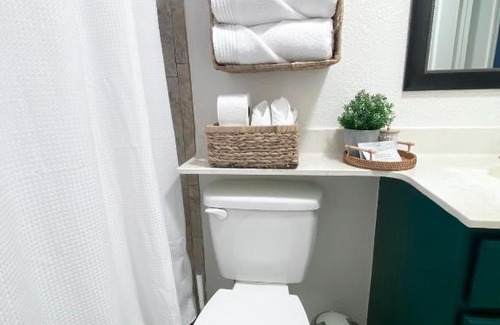 Spring Hill House | Cheerful 1 bedroom guest suite with pool and yard