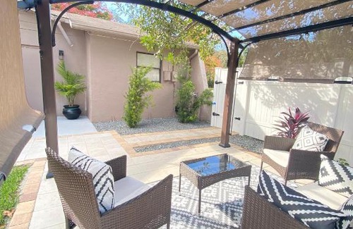 Spring Hill House | Cheerful 1 bedroom guest suite with pool and yard