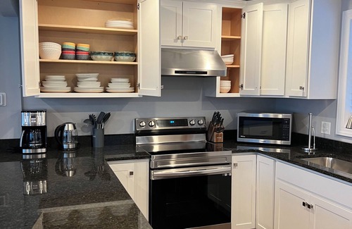 Fort Howard House | Cheerful 2 Home