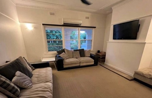 Shepparton House | Cheerful 3 bedroom home at Anzac Street