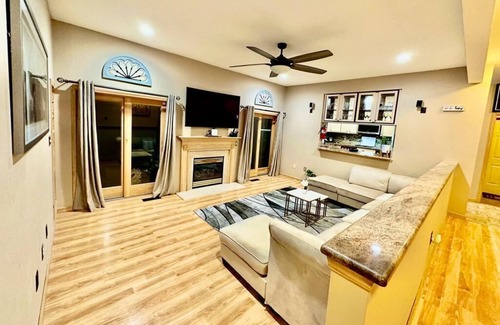 East Stroudsburg Villa | Cheerful 5-bedroom resort villa with heated pool