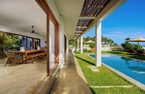 Gurupokuna Villa | Cheerful Beach Front 4 BR Villa with a Pool & Chef