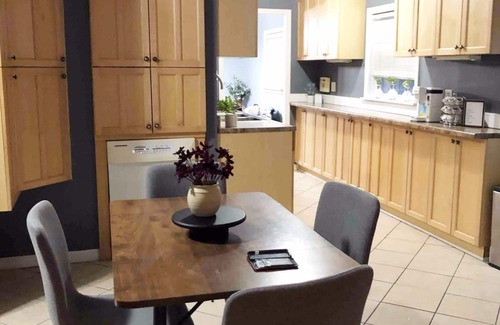 Benson House | Cheerful & Fun Home Away From Home Near Benson- Whole house