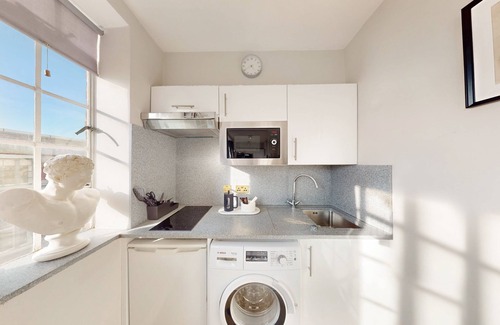 Brompton & Hans Town Apartment | CHELSEA EXECUTIVE CLOISTERS 571 APARTMENT