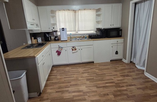 Rogersville House | Chelsy's Countryside Getaway 3BR near Rogersville