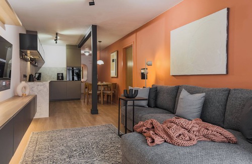 Cheltenham Apartment | Cheltenham Town Centre Stay with Cozy Balcony Retreat