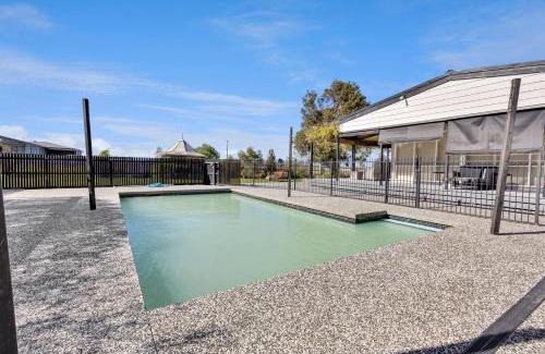 Eagle Point House | Chenu Lakeside Homestead