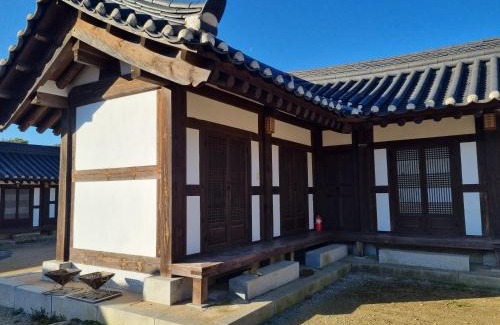 Jangseong House | Cheongbaek Hanok Pension