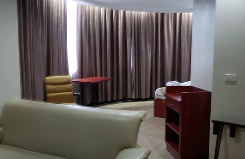 East Bajac-Bajac Hotel | Cherry Midtown Hotel