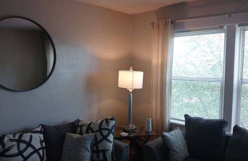 Cherry Street Apartment | Cherry St. Vintage Apartment