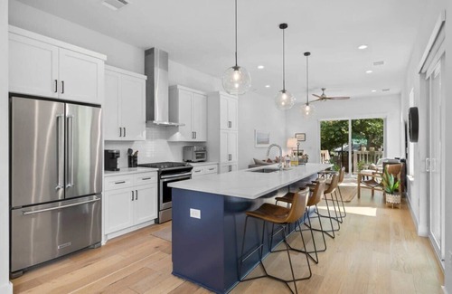Cherrywood House | Cherrywood Home Near UT | ACL | Private Backyard