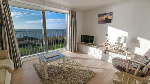 Bridport Apartment | Chesil Beach Lodge Burton Bradstock Dorset DT64RJ