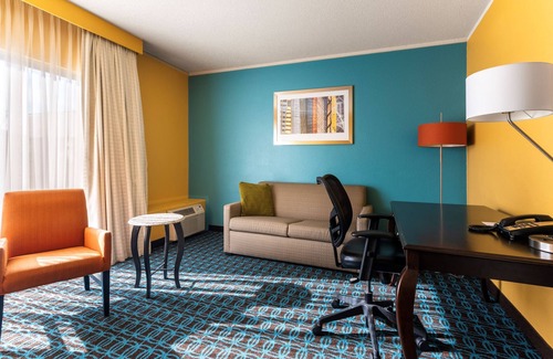 Sharonville Hotel | Chester Inn & Suites