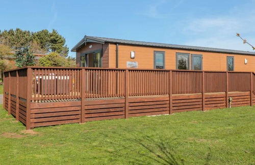 Runswick Bay House | CHESTNUT LODGE, pet friendly, country holiday cottage in Runswick Bay