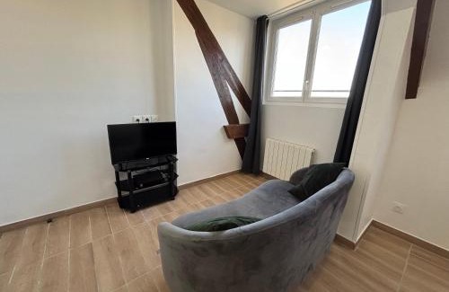 Creil Apartment | Chez Ali - T3 central and calm