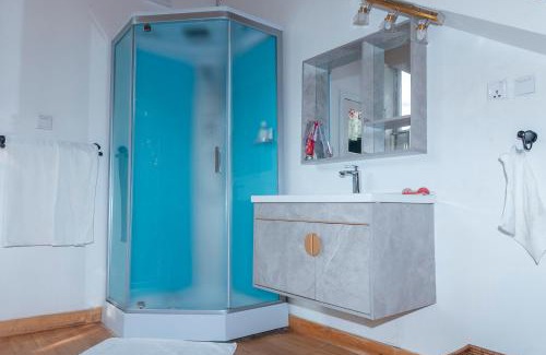 Nyanza Cabin | Chez Drocella Eglantine Lodge